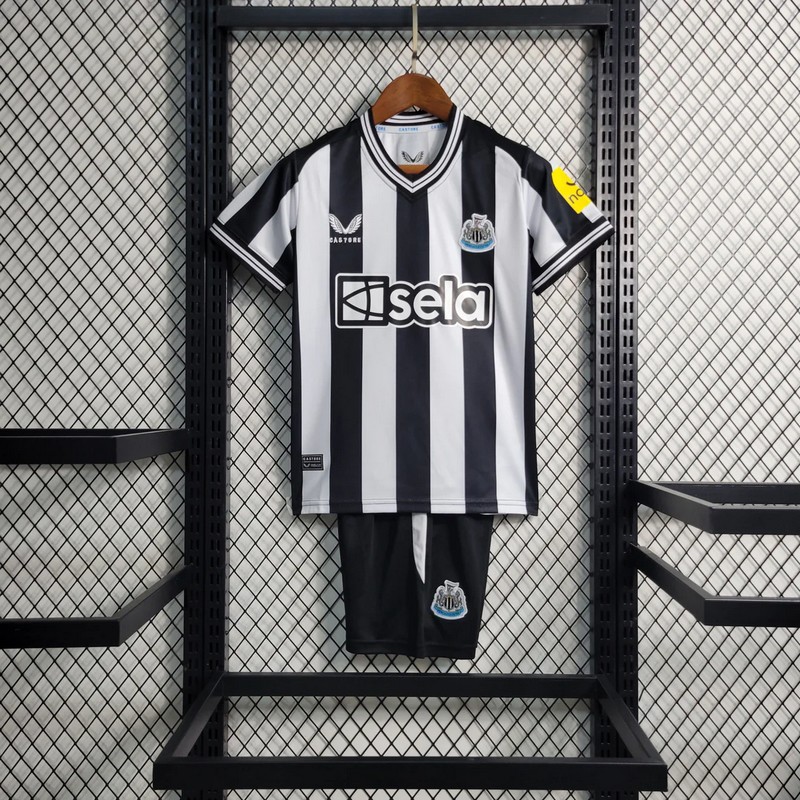 Maillot et short Newcastle 2023/2024 – Enfant – Domicile